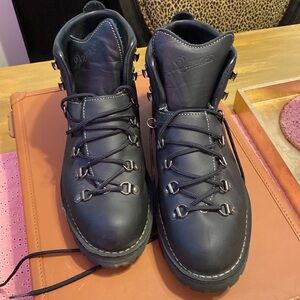 Mens Danner Boots Black, worn once Leather size US 14